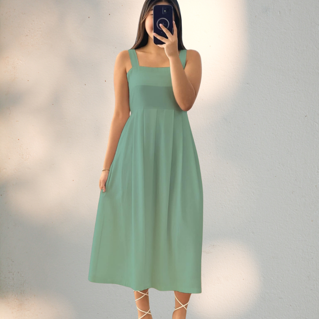 Julia-Inspired Pleated Dress – Effortless Grace with a Classic Touch