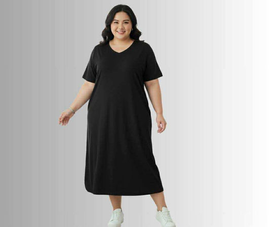 Plus Size Everyday Chic – V-Neck Dress with Functional Pockets