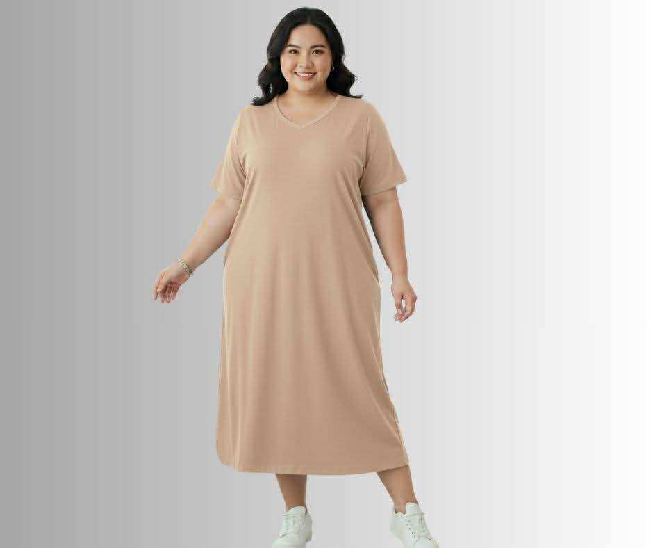 Plus Size Everyday Chic – V-Neck Dress with Functional Pockets
