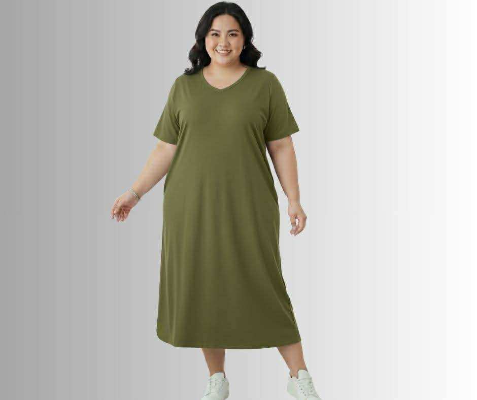 Plus Size Everyday Chic – V-Neck Dress with Functional Pockets